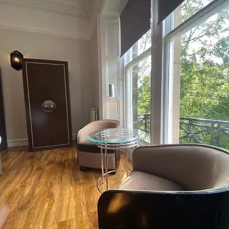 No6 West Coates אדינבורו