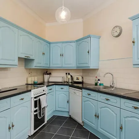 Modern Trinity In Good Location Daire *