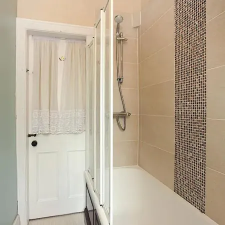 Modern Trinity In Good Location Daire *