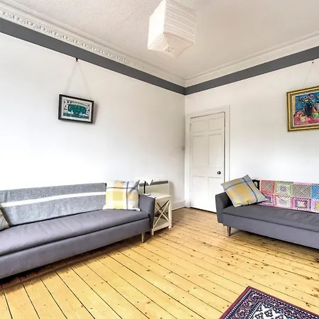 Guestready - Vibrant Leith Flat For 3 People - Cosy Great Location!