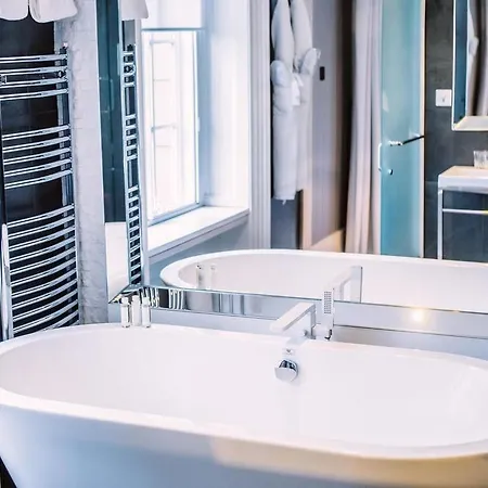 Hotel The On The Mile 4*