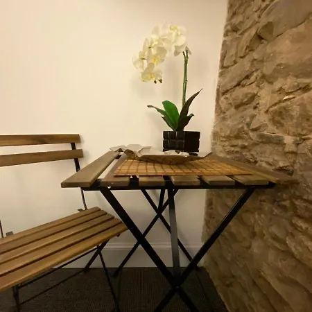 Royal Mile Balconies By The Castle Aparthotel Edinburgh