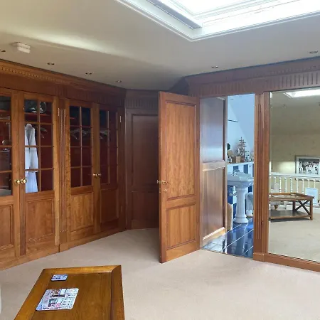 Bed & Breakfast Claremont House 5*