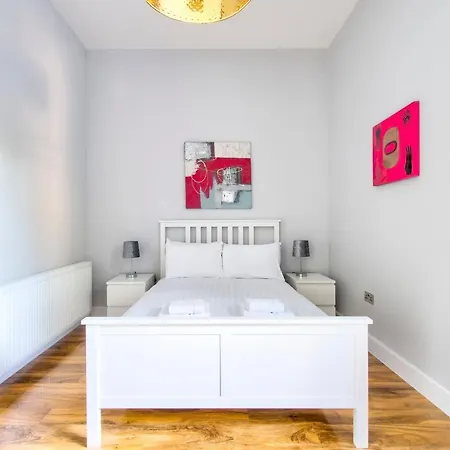 Newly Renovated 2-bedroom Apartament Edynburg