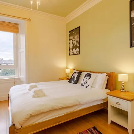 1 Bedroom Overlooking Park Edinburgh