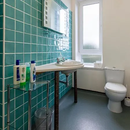 Apartment 1 Bedroom Overlooking Park