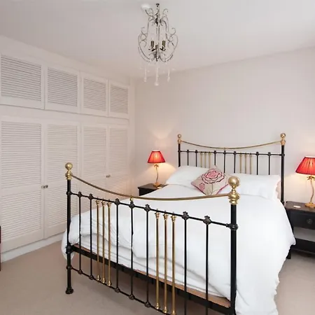 The Hart Street Apartment *