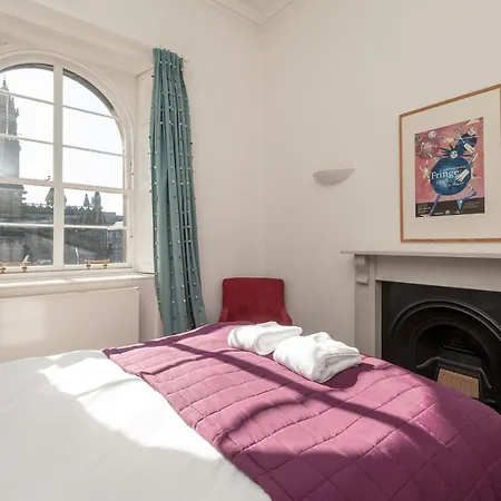 Parliament Sq * Edinburgh