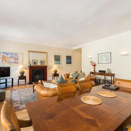 Parliament Sq * Edinburgh