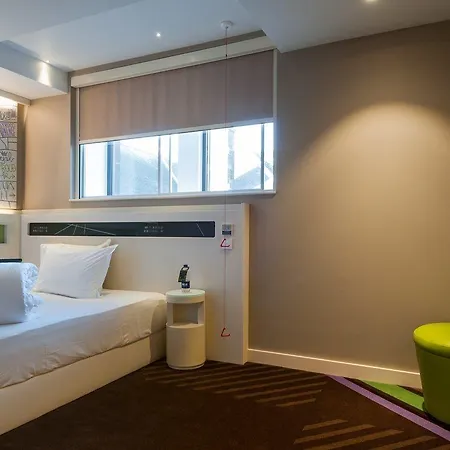 Отель Hub By Premier Royal Mile 3*