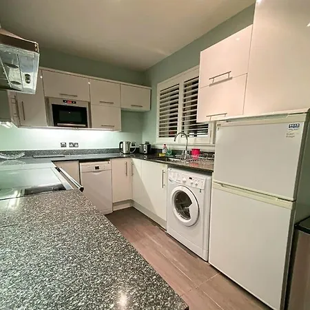 아파트 2 Bedroom House In Haymarket Accommodates 4 에든버러