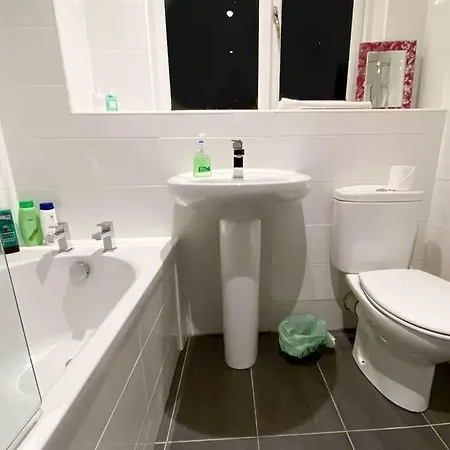 아파트 2 Bedroom House In Haymarket Accommodates 4 에든버러