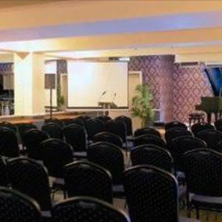 100 Princes Street 5*