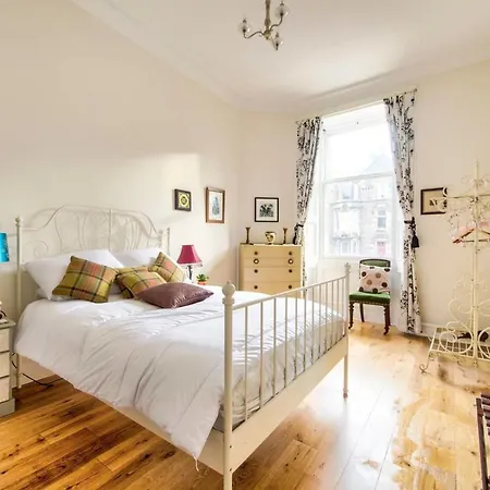 Apartamento Guestready - Bohemian Style Centre For 5 People Edimburgo
