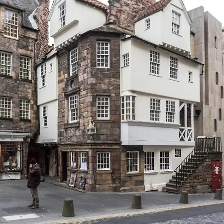 Luxury Royal Mile Retreat * Edinburgh