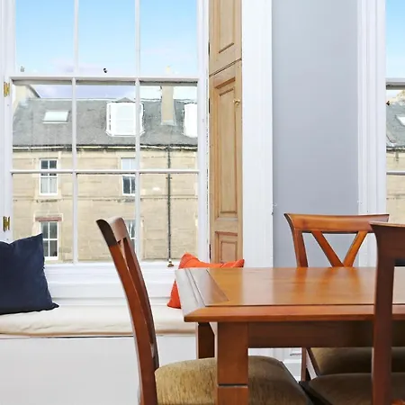 Joivy Delightful 3-bed Flat Near Inverleith Park *