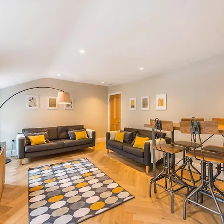 Centre, Newly Refurbished Stylish