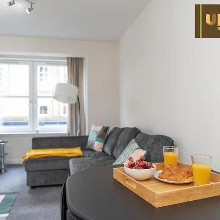 Best Value - 2 Bedroom Apartment, Upto 5 Guests With Ukawi Serviced Edinburgh, Free Car Park & Free Wifi إدنبرة