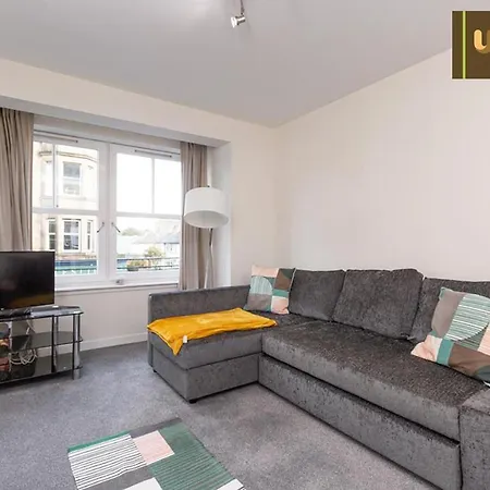 Best Value - 2 Bedroom Apartment, Upto 5 Guests With Ukawi Serviced Edinburgh, Free Car Park & Free Wifi شقة *