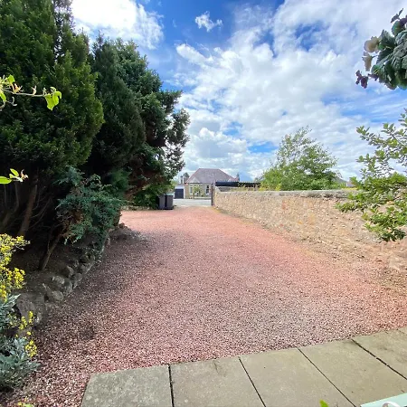 St Margaret's Cottage, * Edinburgh