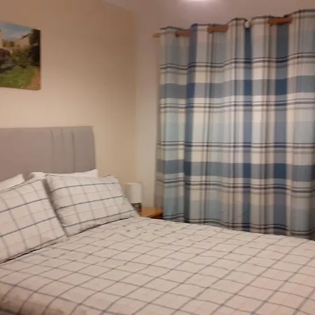 Apartment Ideal Location With Free On-site Private Parking *
