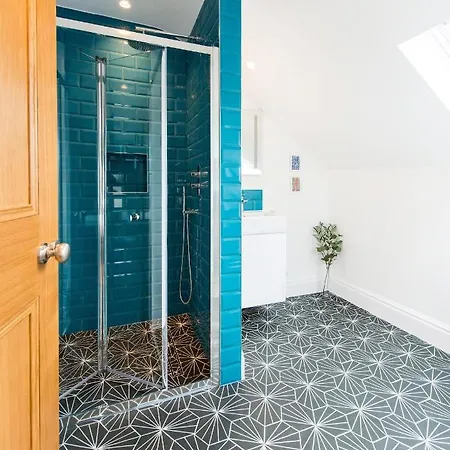 Centre, Newly Refurbished Stylish