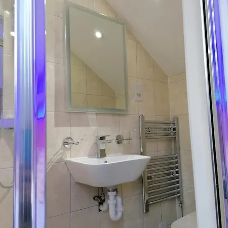 Hotel apartamentowy Crosskeys 双金匙公寓
