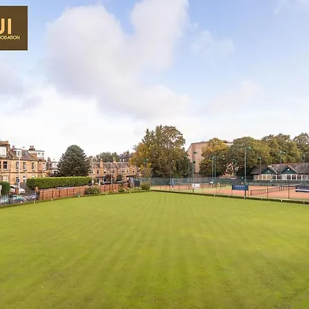 شقة Best Value - 2 Bedroom Apartment, Upto 5 Guests With Ukawi Serviced Edinburgh, Free Car Park & Free Wifi إدنبرة