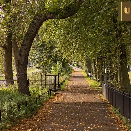 Best Value - 2 Bedroom Apartment, Upto 5 Guests With Ukawi Serviced Edinburgh, Free Car Park & Free Wifi شقة *
