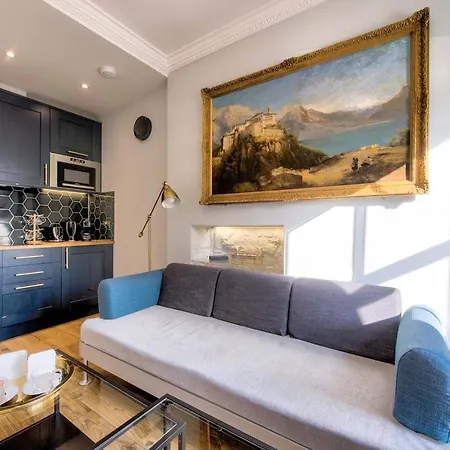 Upper Bow - Luxurious, Modern 1br Near Castle Apartment Edinburgh