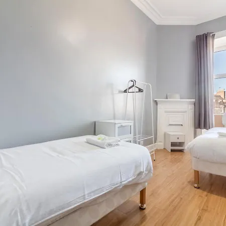 Pass The Keys Modern And Bright Flat Nr City Centre - Sleeps 7 *