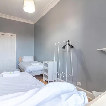 Pass The Keys Modern And Bright Flat Nr City Centre - Sleeps 7