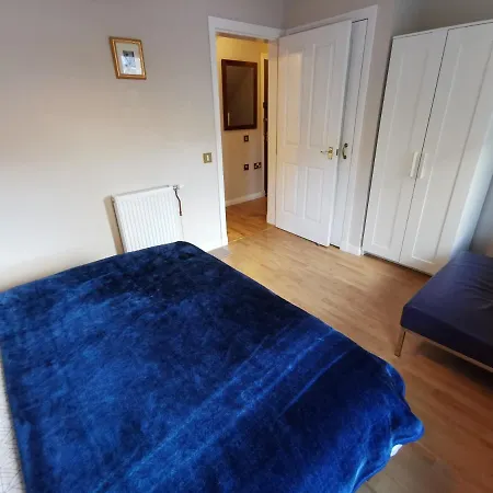 4-bedroom Perfect For Families! Apartment