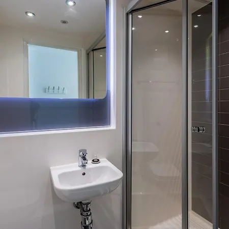 Destiny Student - Holyrood