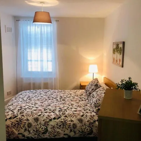 Apartment Remarkable 2 Bed In Edinburgh