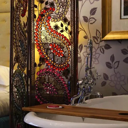 Hotel 24 Royal Terrace 4*