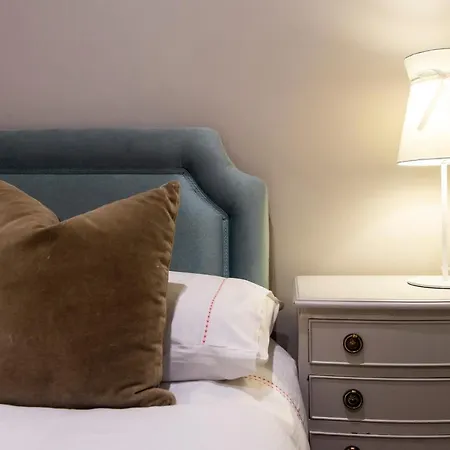 Hamilton Place - Beautiful And With Private Entrance Sleeps 4 Apartamento *