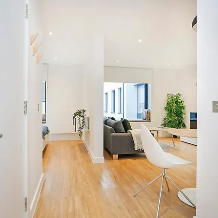 Altido Modern 1-br Apt With Views Of Castle Edinburgh