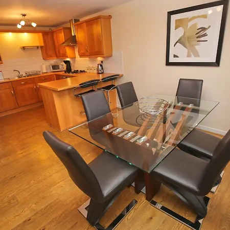 Pearl - Haymarket Apartment Edinburgh
