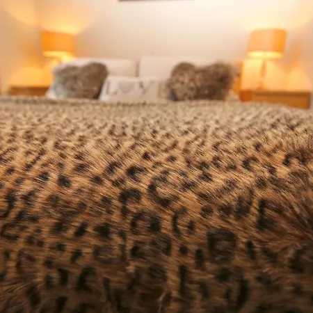 Pearl - Haymarket Apartment Edinburgh