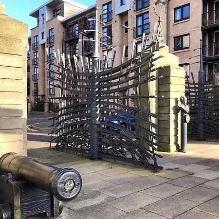 Waterfront Living In Leith With Free Parking! Apartmán *