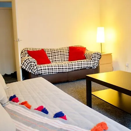 Bright & Charming 1 Bedroom Flat In Old Town *