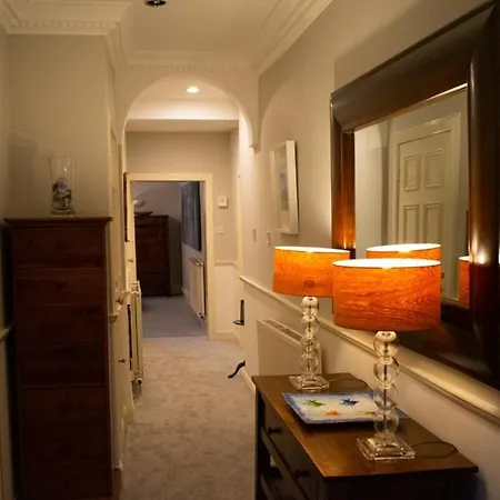 Homely And Traditional New Town Property-2 Bedroom Appartement *