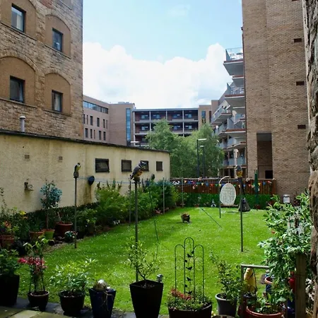 Central & Comfortable Flat - Sleeps 4 * Edynburg