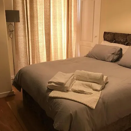 Central & Comfortable Flat - Sleeps 4 Edynburg