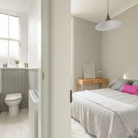 Modern Flat Arthur's Sea