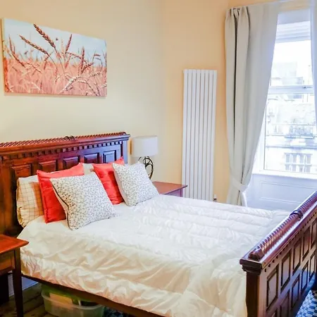 Newly Furnished 2 Bedroom On Leith Walk アパート *