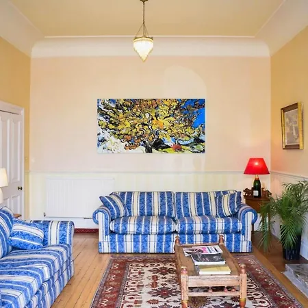 Beautiful & Bright Three Bedroom Apartamento Edimburgo