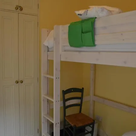 Traditional Georgian Flat In New Town *