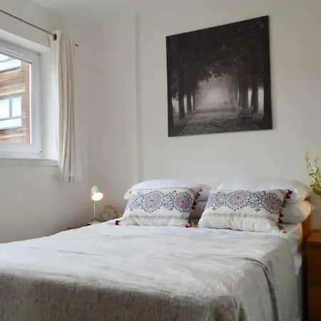 Modern & Light Flat In Vibrant Leith! * Edinburgh